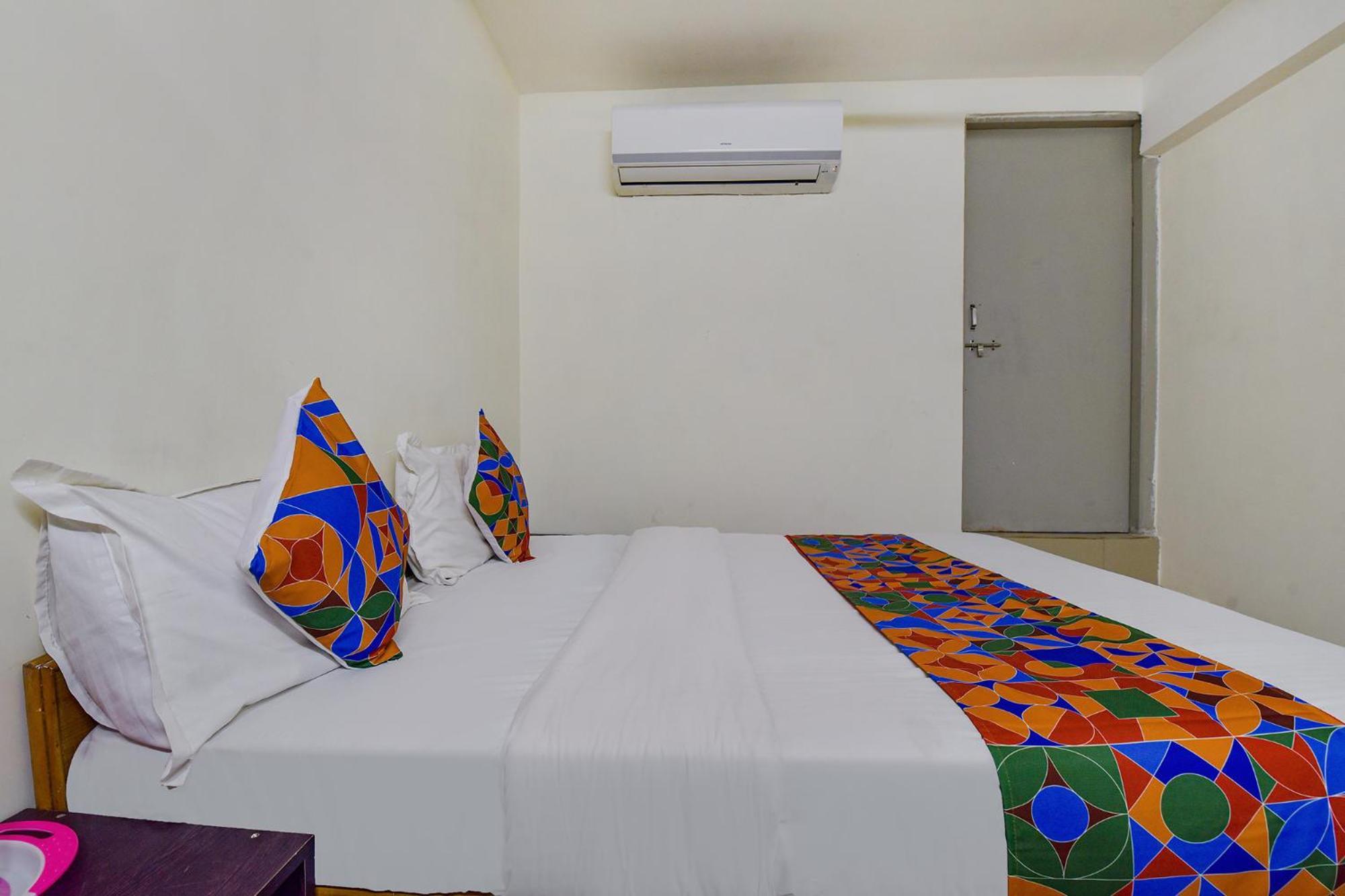 Hotel O Himalaya Inn Ахмедабад Екстериор снимка