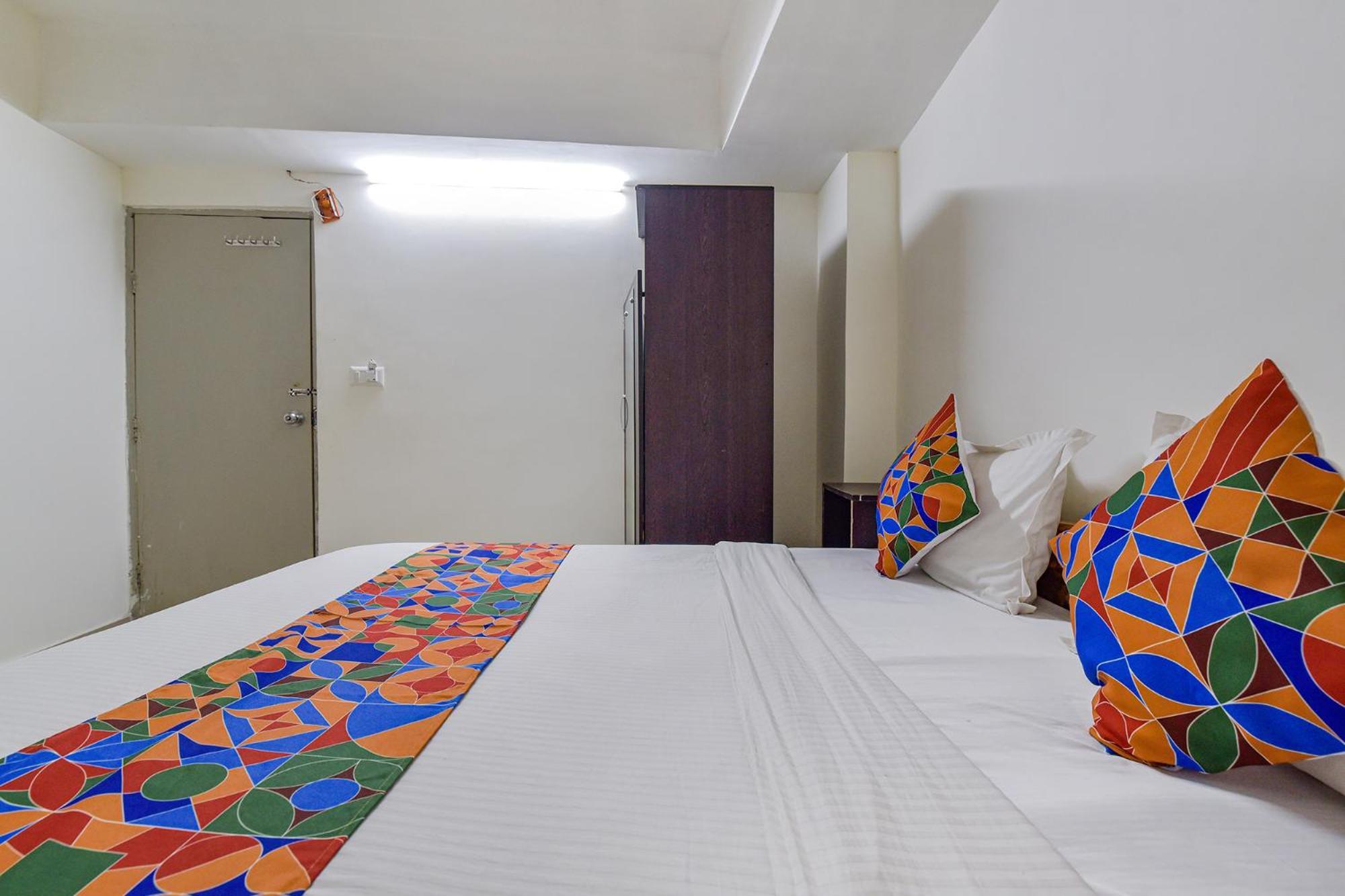 Hotel O Himalaya Inn Ахмедабад Екстериор снимка