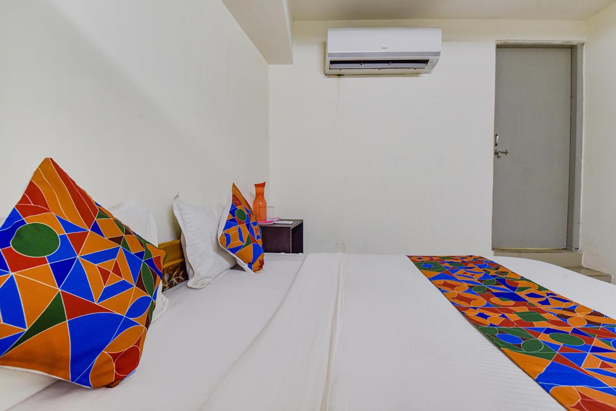 Hotel O Himalaya Inn Ахмедабад Екстериор снимка