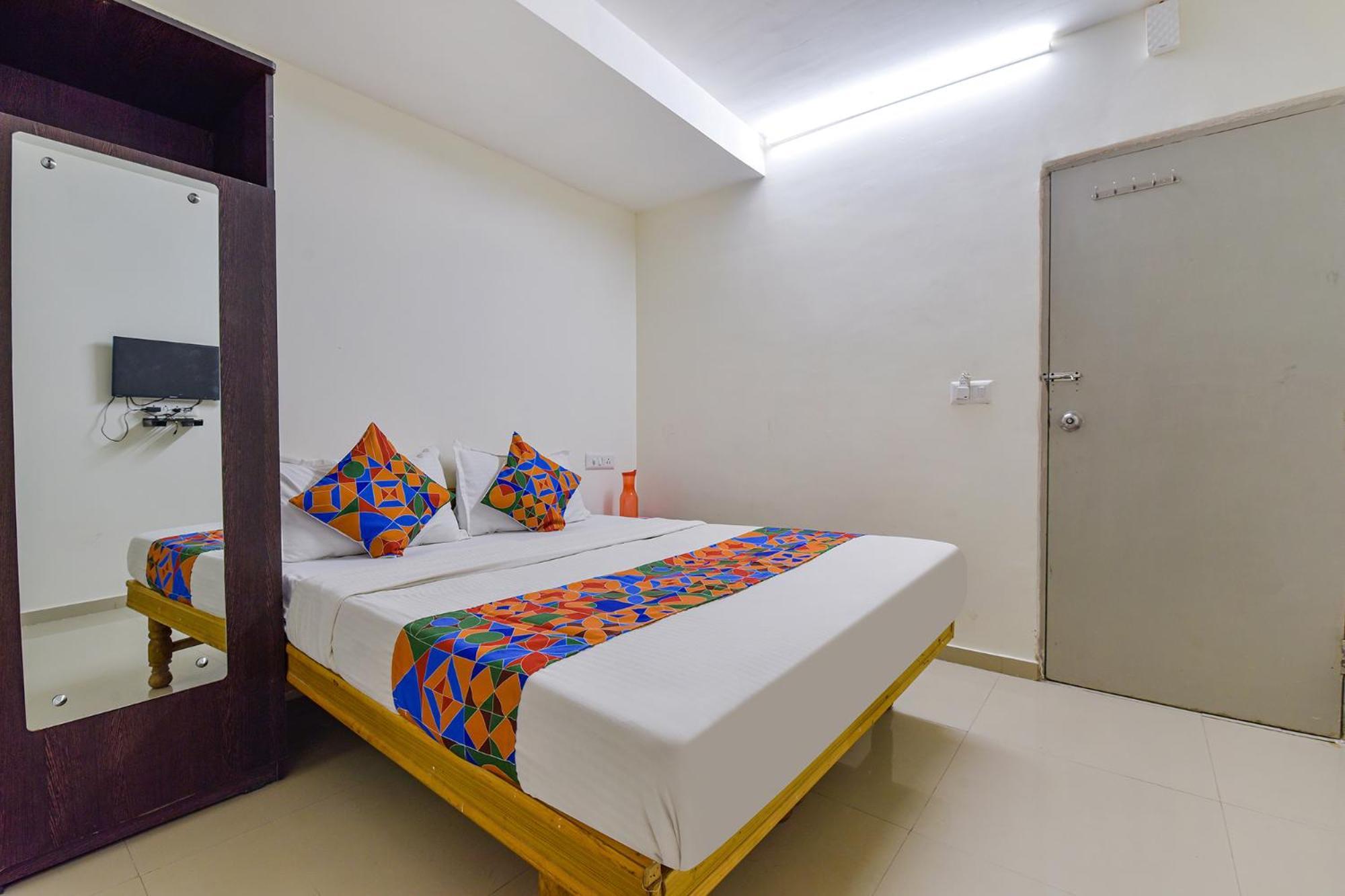 Hotel O Himalaya Inn Ахмедабад Екстериор снимка