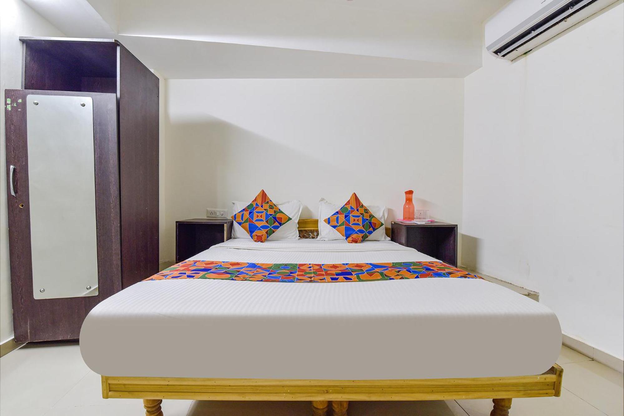 Hotel O Himalaya Inn Ахмедабад Екстериор снимка