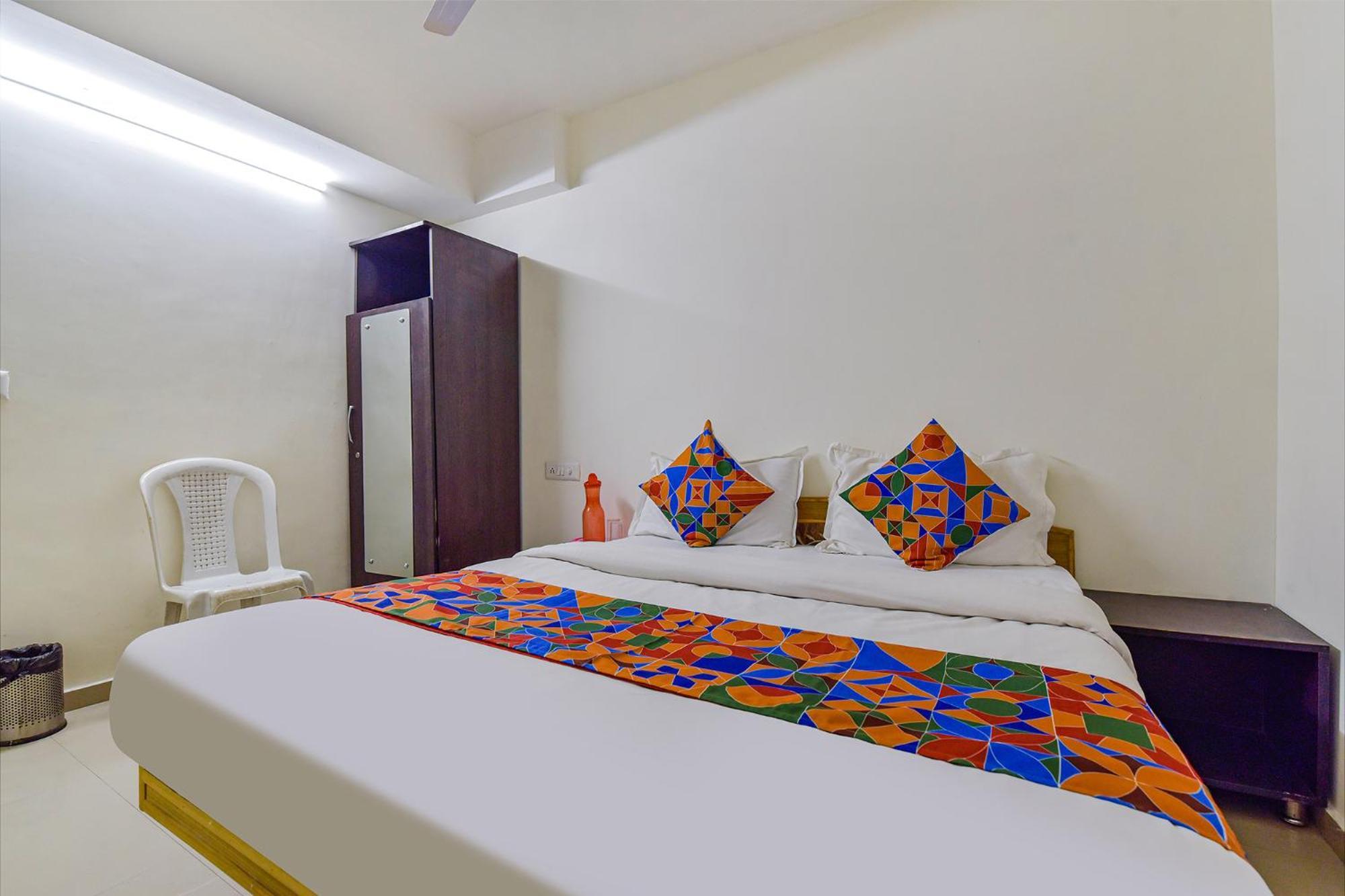 Hotel O Himalaya Inn Ахмедабад Екстериор снимка