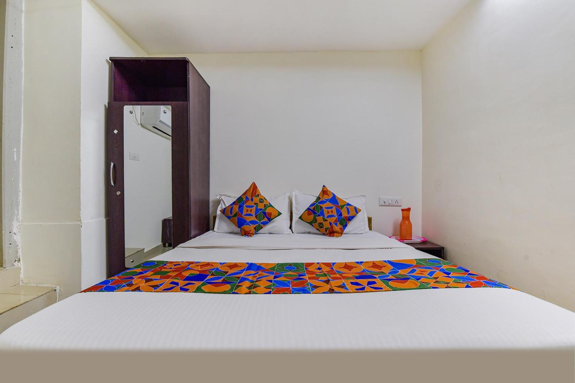 Hotel O Himalaya Inn Ахмедабад Екстериор снимка