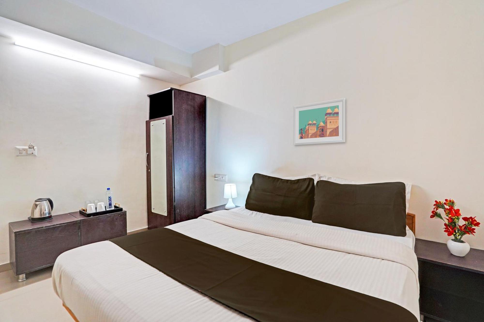 Hotel O Himalaya Inn Ахмедабад Екстериор снимка