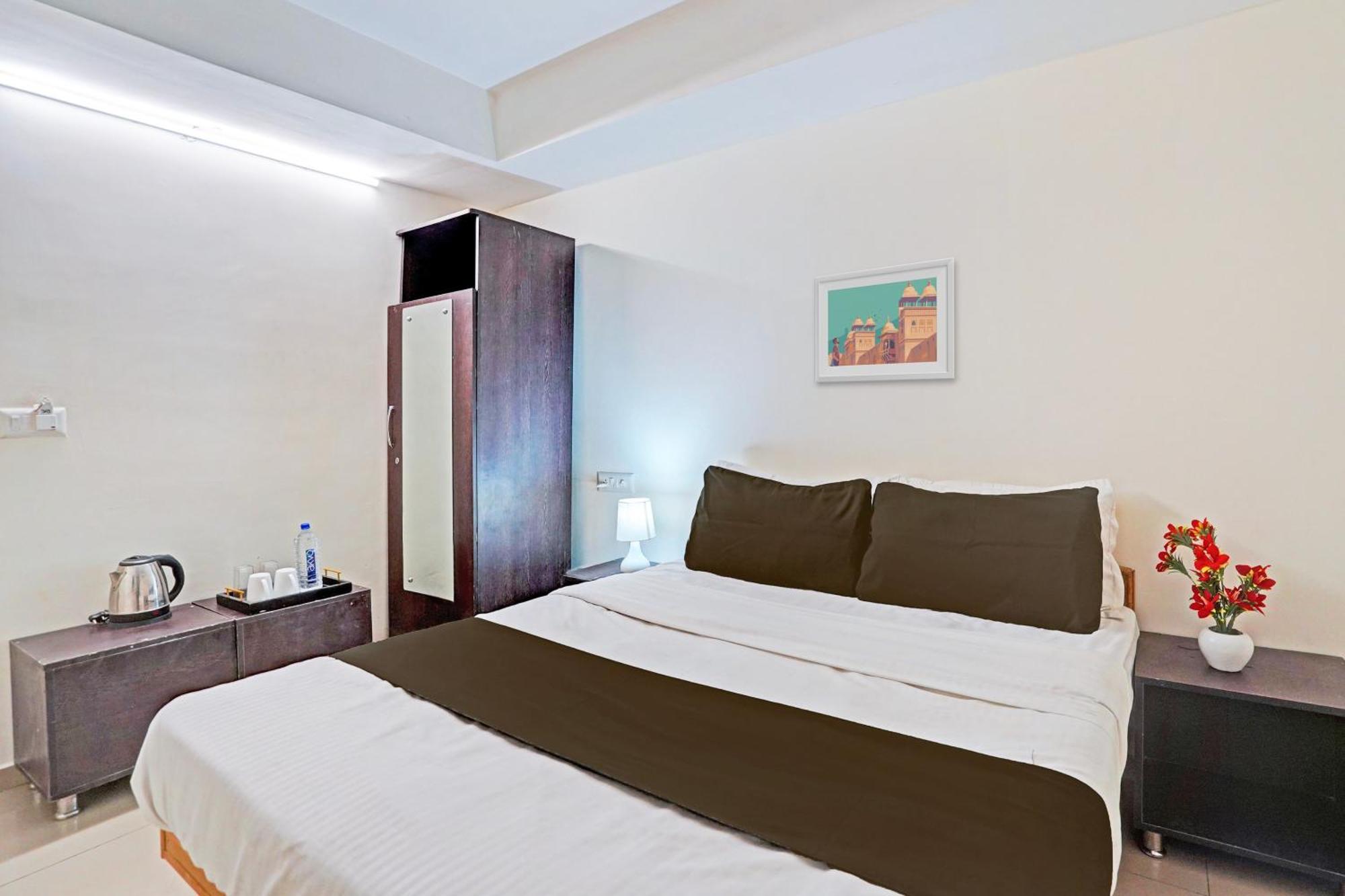 Hotel O Himalaya Inn Ахмедабад Екстериор снимка